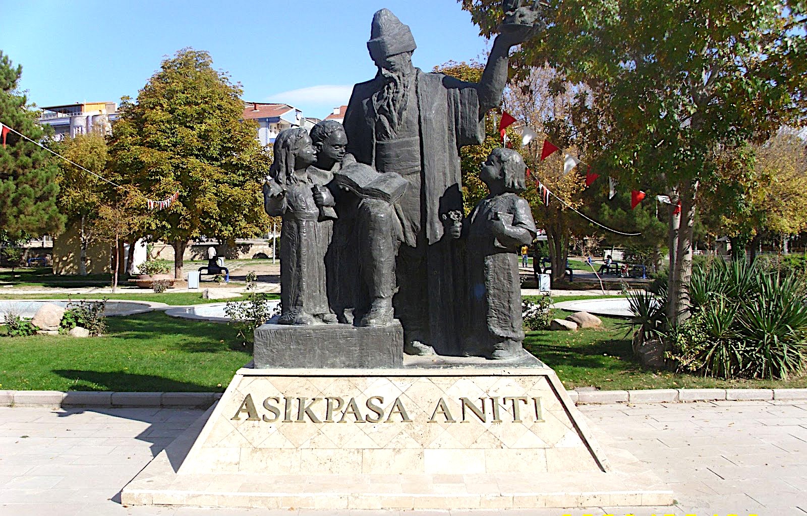 Kırşehir’de Aşık Paşa Anıtı