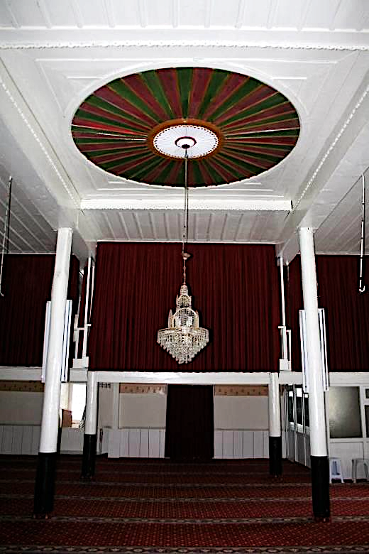 Emine Hatun Camii Tavanı